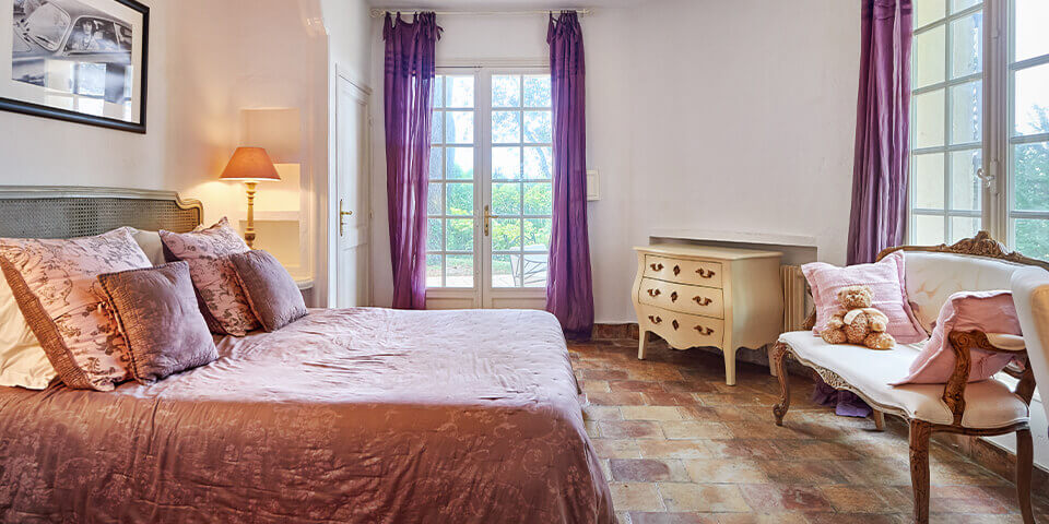 Bastide in Mougins renaissance bedroom with purple drapes