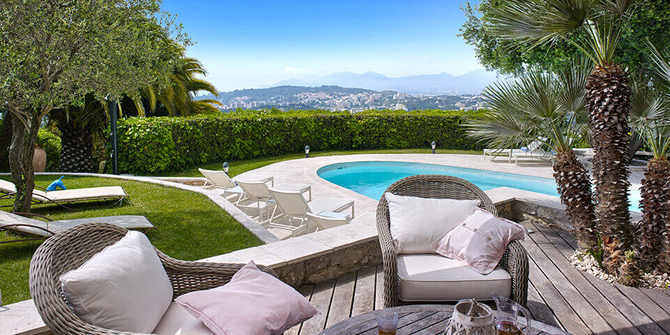 Bastide in Mougins patio with view to garden and swimming pool