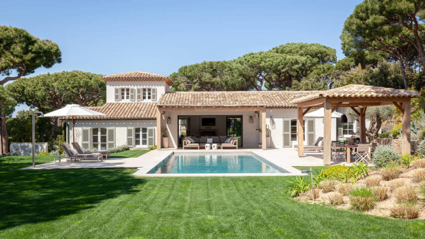 Luxury villa Les Parcs de Saint Tropez garden and patio at day