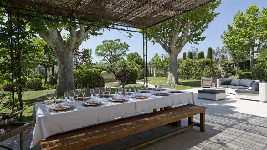 Saint Remy de Provence dining area in the garden