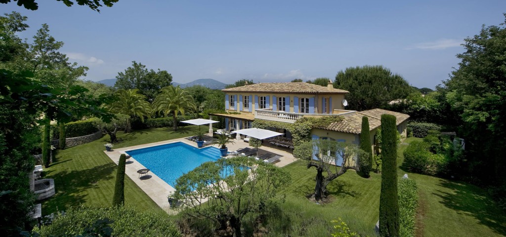 Saint Tropez Villa with blue shutters and swimming pool