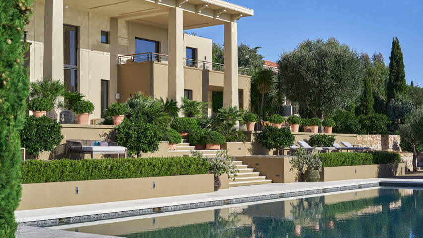 Super Cannes Luxury from the front with swimming pool