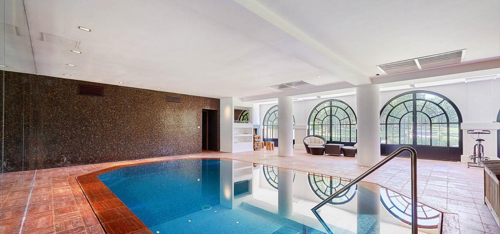 Ultra luxurious estate in Fayence indoor swimming pool
