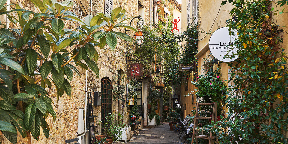 Mougins